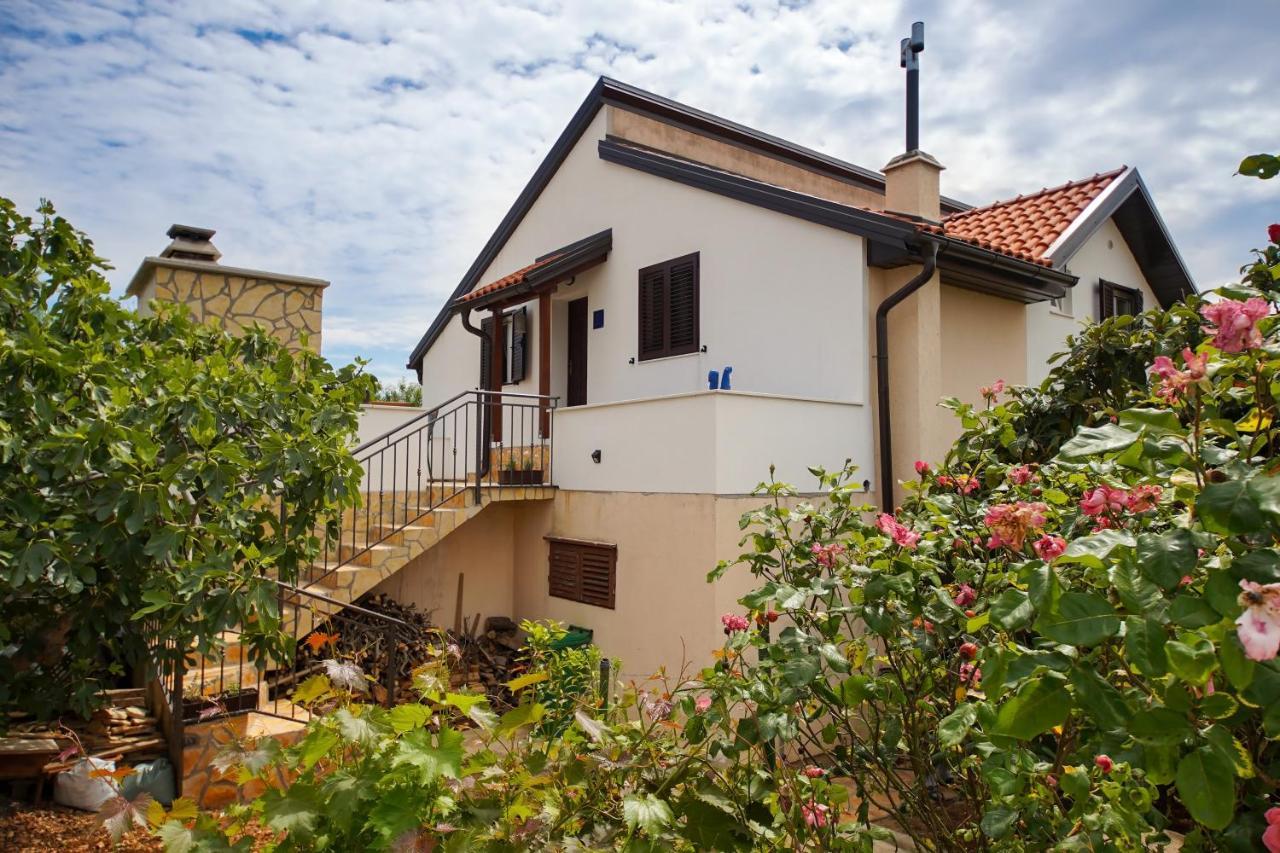 Kaprije Apartmani Tina I Ena Zewnętrze zdjęcie