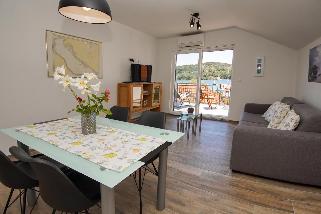 Kaprije Apartmani Tina I Ena Zewnętrze zdjęcie