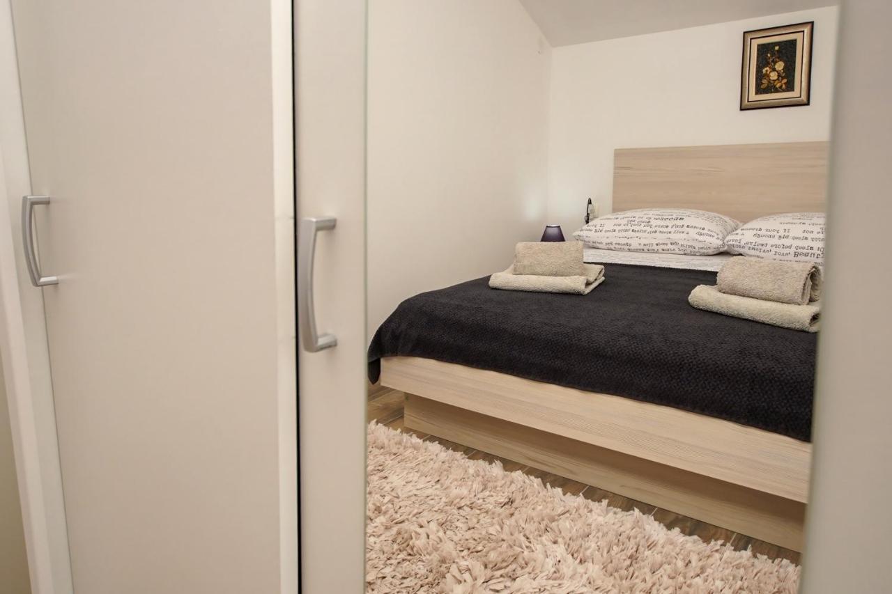 Kaprije Apartmani Tina I Ena Zewnętrze zdjęcie