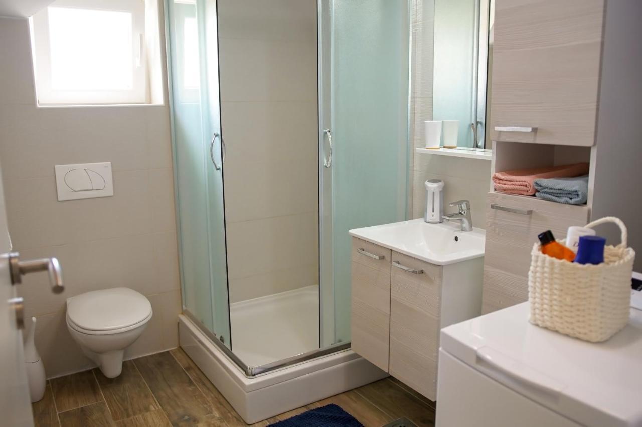 Kaprije Apartmani Tina I Ena Zewnętrze zdjęcie