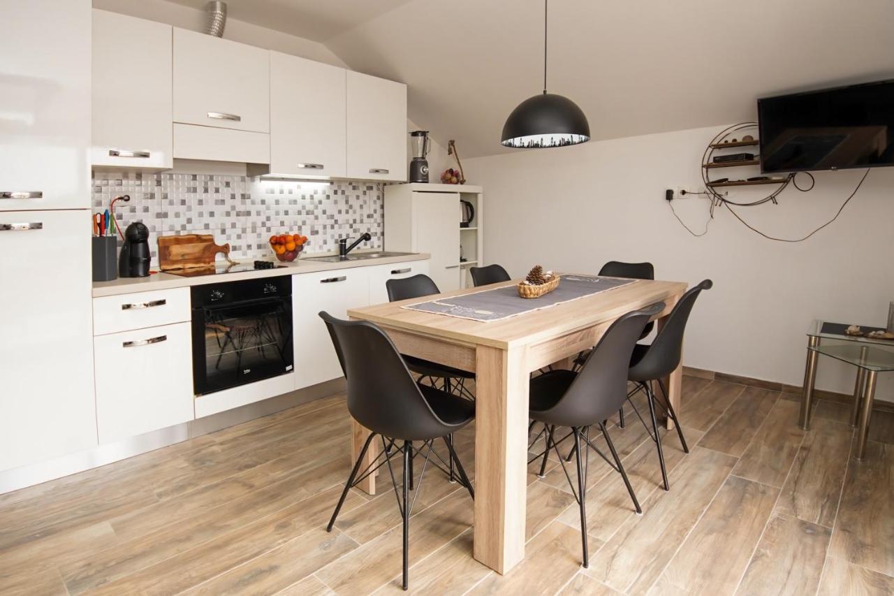 Kaprije Apartmani Tina I Ena Zewnętrze zdjęcie