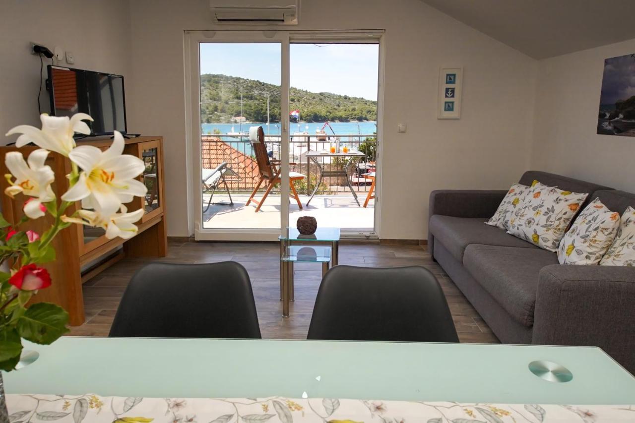 Kaprije Apartmani Tina I Ena Zewnętrze zdjęcie