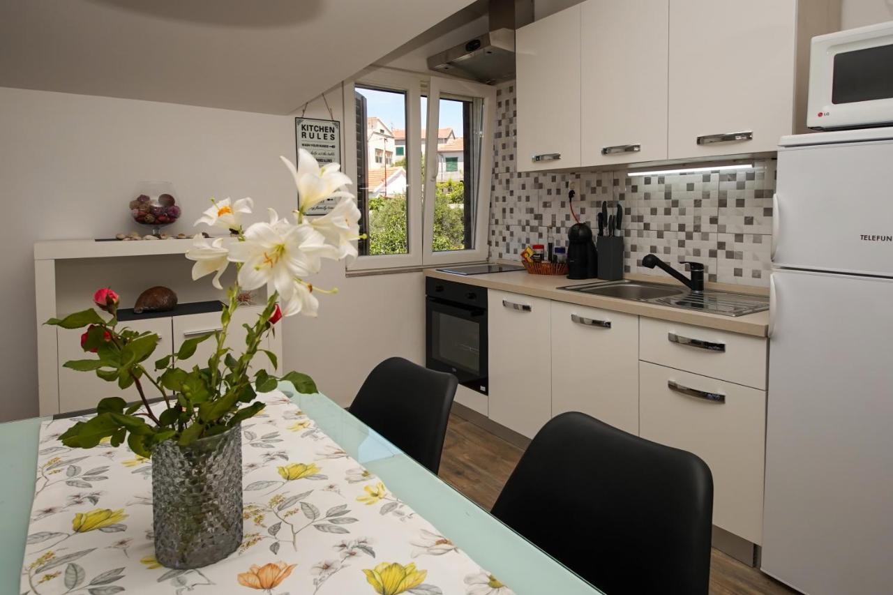 Kaprije Apartmani Tina I Ena Zewnętrze zdjęcie