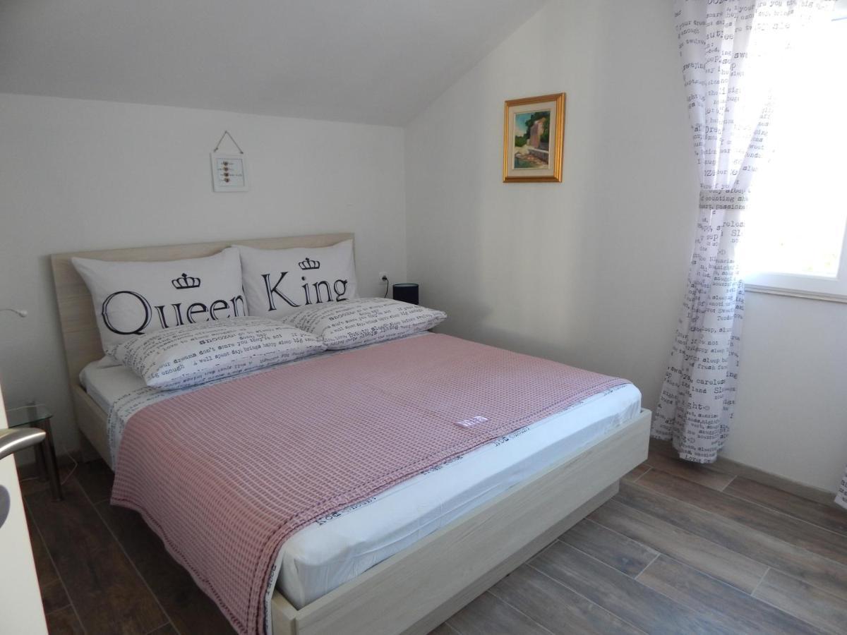 Kaprije Apartmani Tina I Ena Zewnętrze zdjęcie