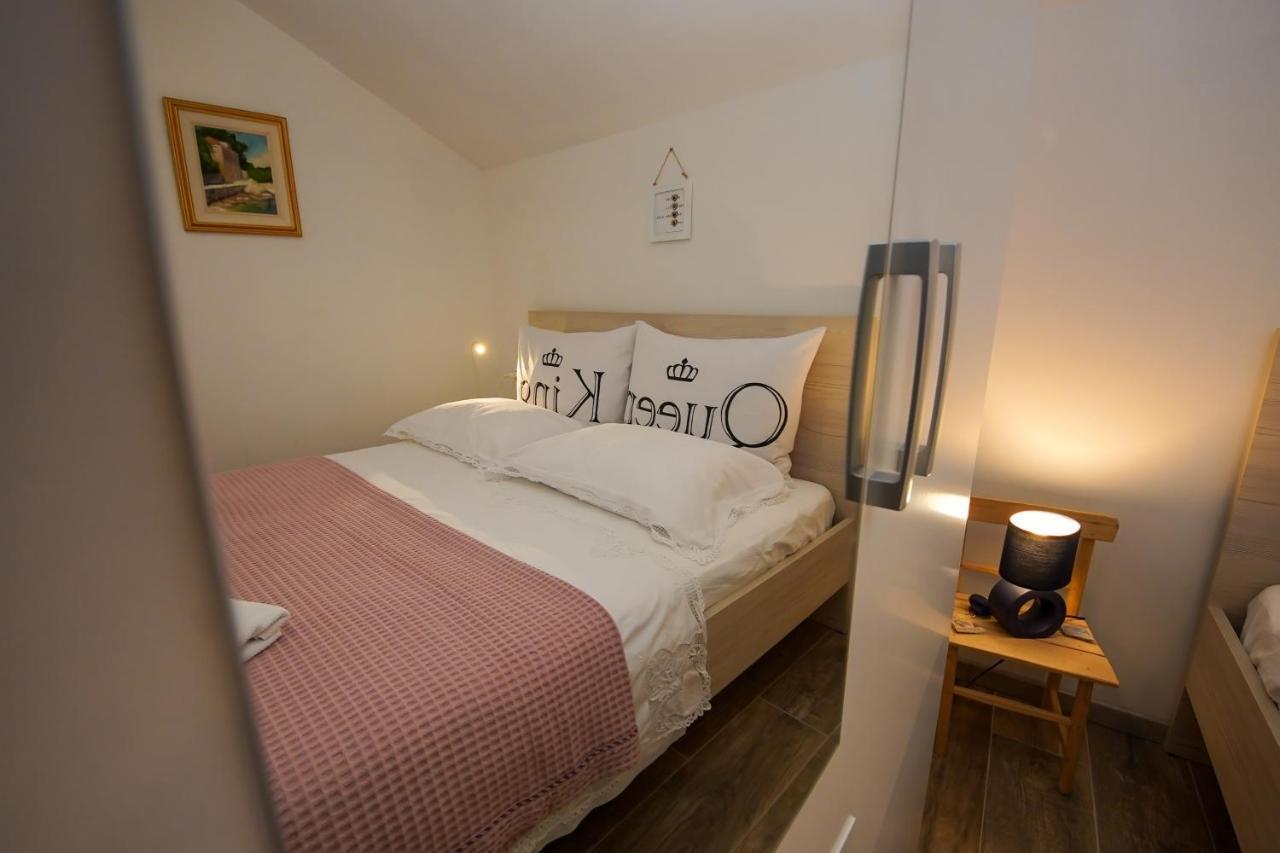 Kaprije Apartmani Tina I Ena Zewnętrze zdjęcie