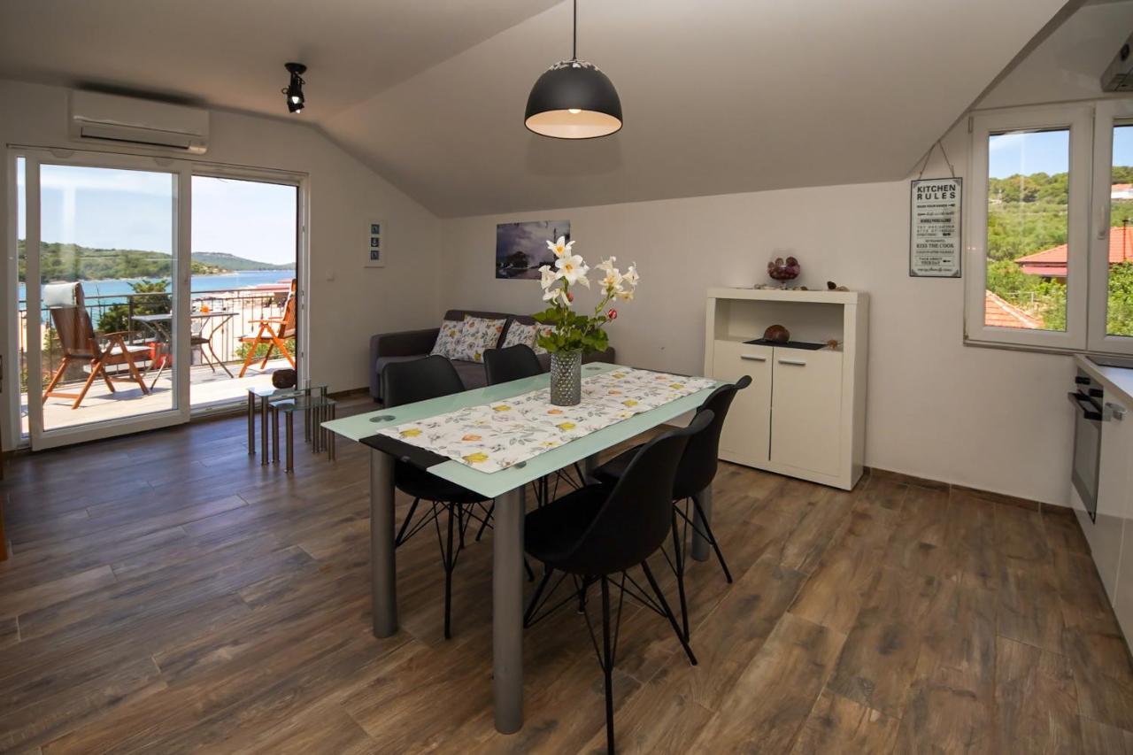 Kaprije Apartmani Tina I Ena Zewnętrze zdjęcie