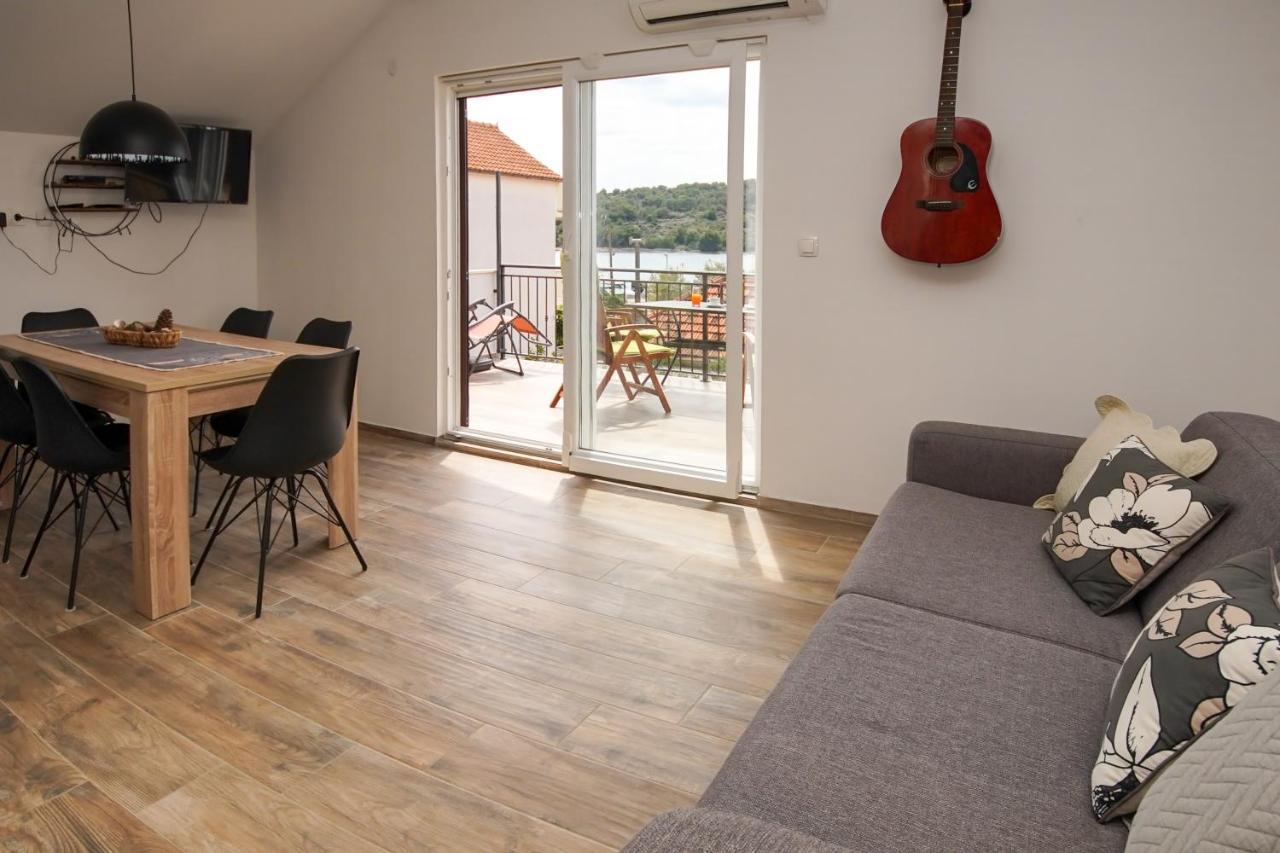 Kaprije Apartmani Tina I Ena Zewnętrze zdjęcie