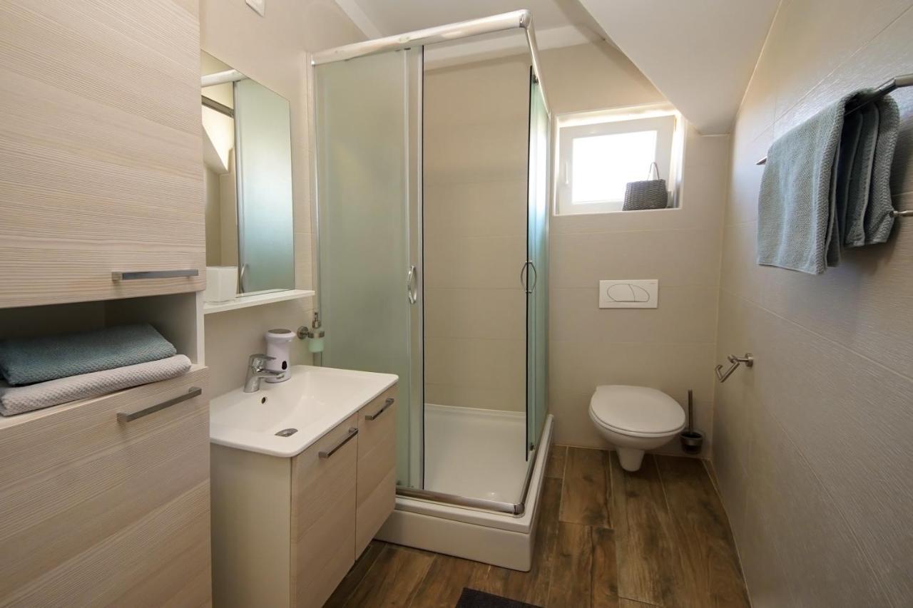 Kaprije Apartmani Tina I Ena Zewnętrze zdjęcie
