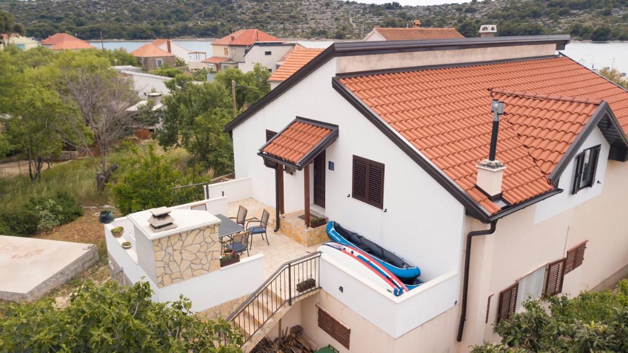 Kaprije Apartmani Tina I Ena Zewnętrze zdjęcie